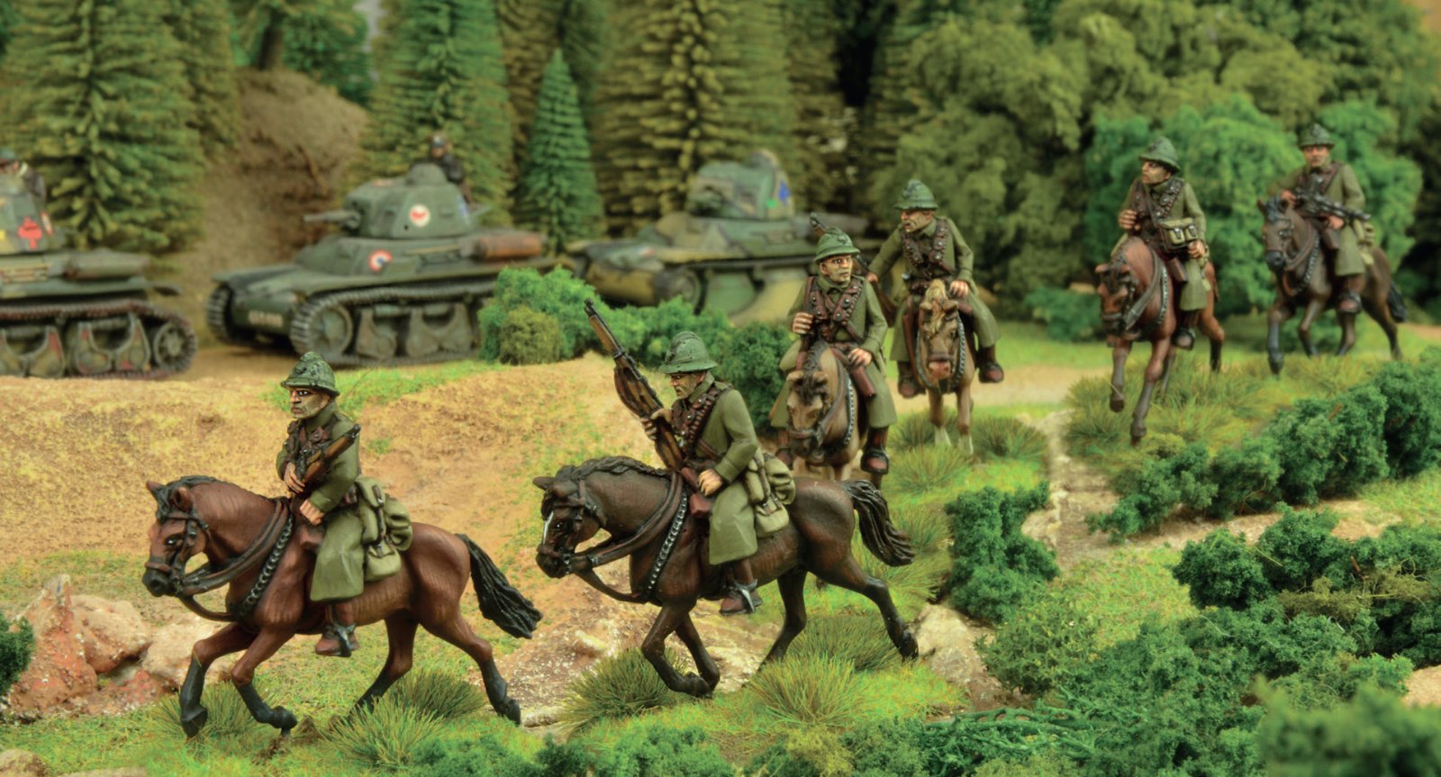 French-cavalrymen-flank-the-armoured-advance